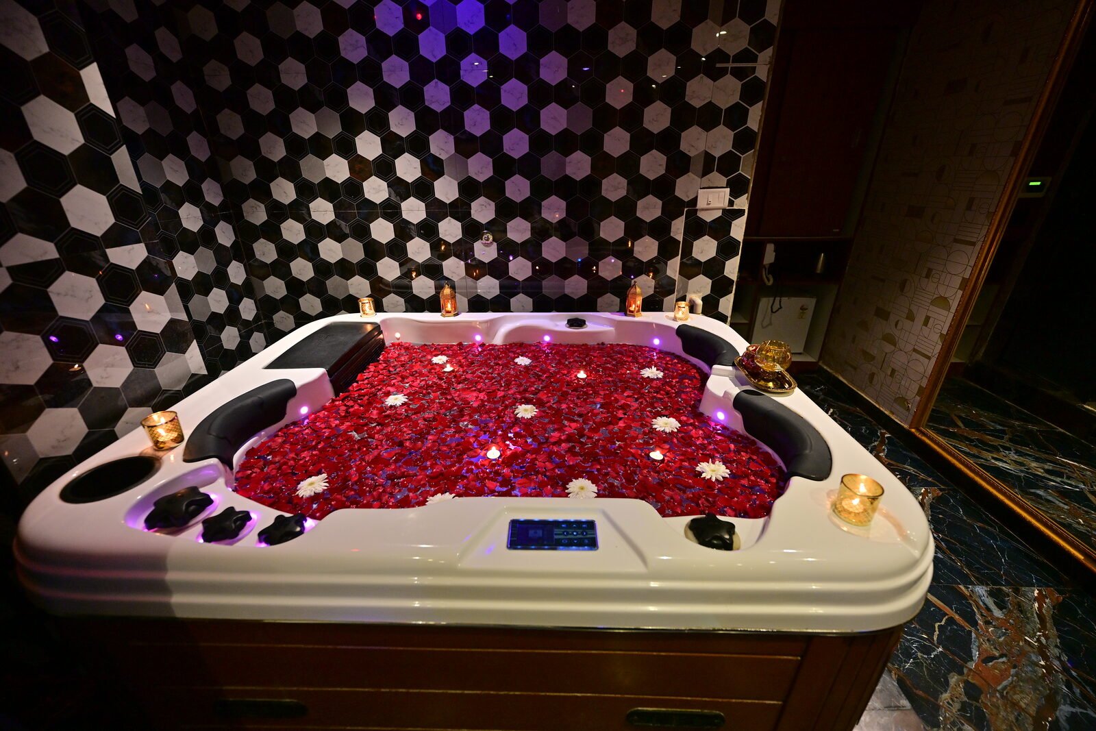 Aura Signature Massage at Aura Thai Spa Kammanahalli